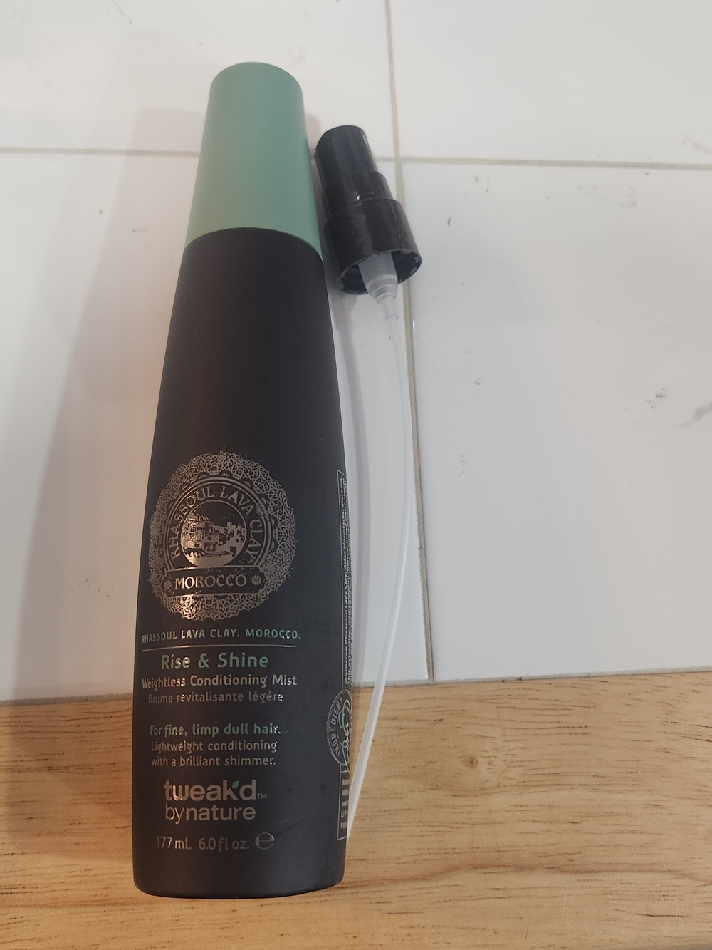 tweakd by nature Rise & Shine Weightless Conditioner Mist — Black & Mint